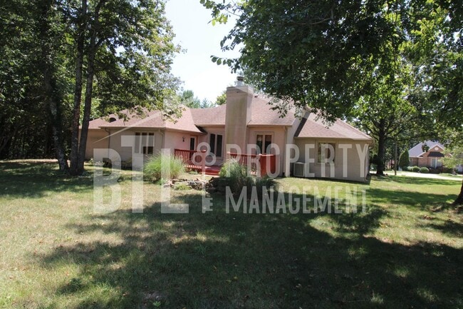 Photo - Beautiful 3 Bedroom 2 Bathroom Home!