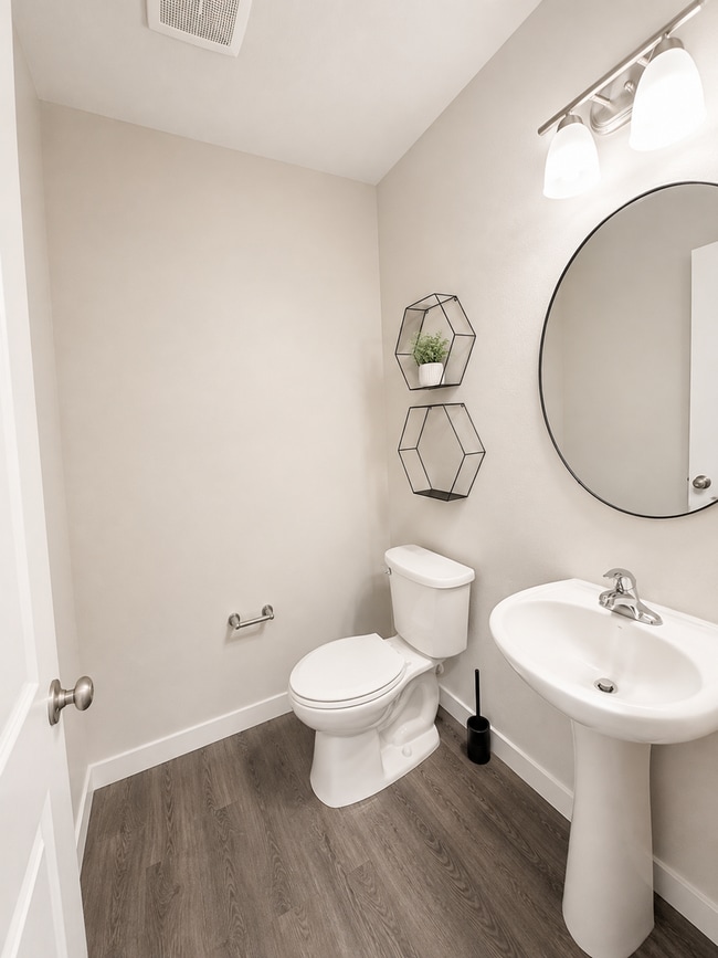 Photo - 18505 Alpine Way E