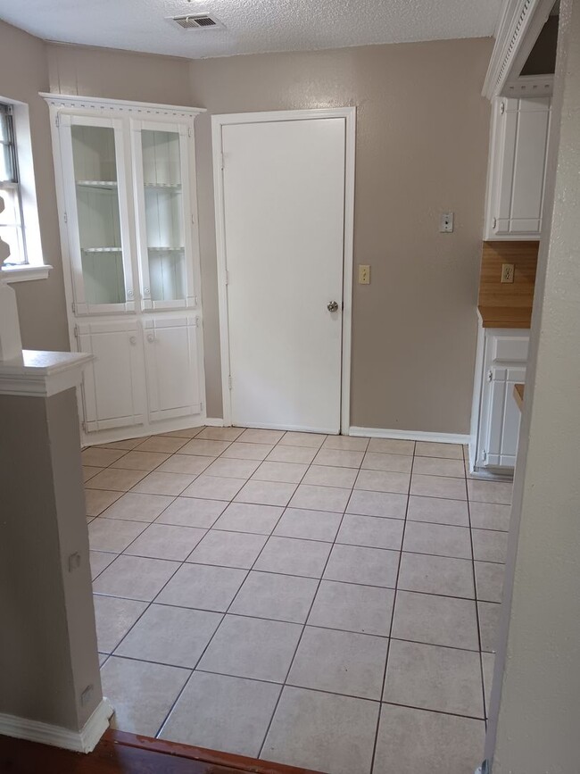 Photo - Spacious 5-Bedroom Home with Fresh Modern Updates in Midwest City