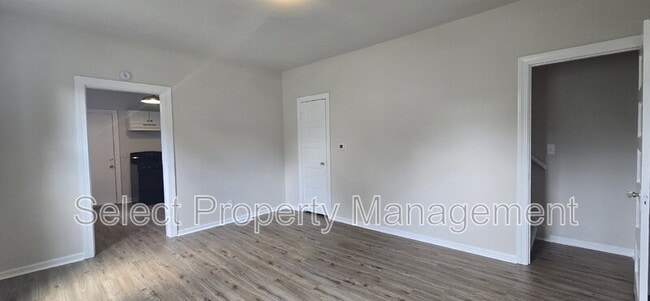 Photo - 2152 Fox Ave