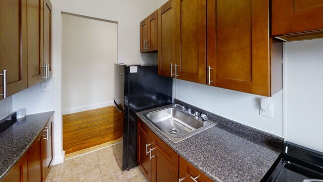 Building Photo - 63 Burbank St Unit 5 Rental