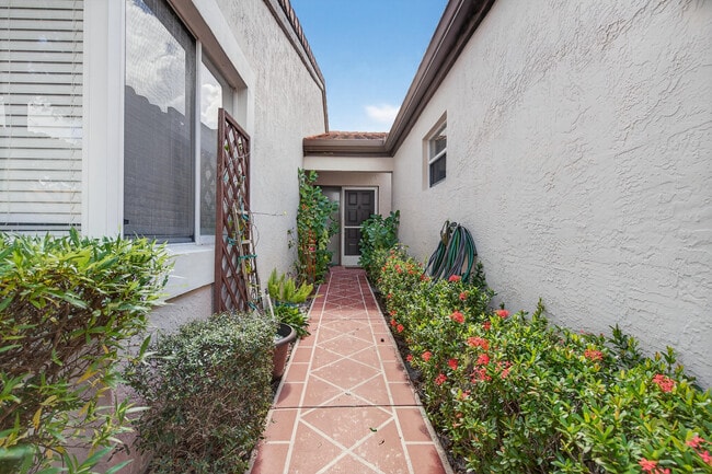 Building Photo - 6070 Sunny Manor Ct