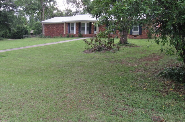 Front Yard - 2215 Macy Ave House