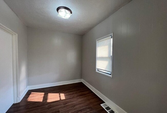 Photo - 4412 N 61st St