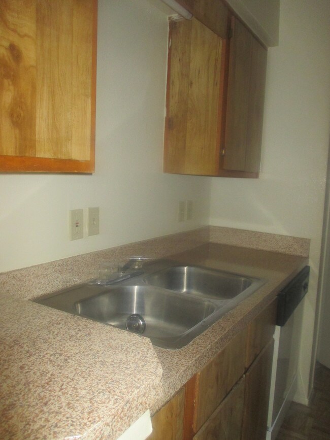 Photo - Lakeshore Villa Apartments