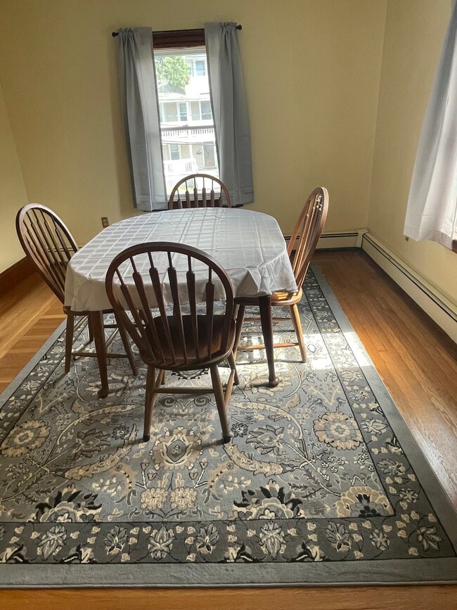 Building Photo - 54 Allen St Unit 3 bedroom walkable to EB