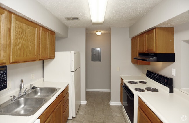 Kitchen/2BR, 1BA - 845 SF
