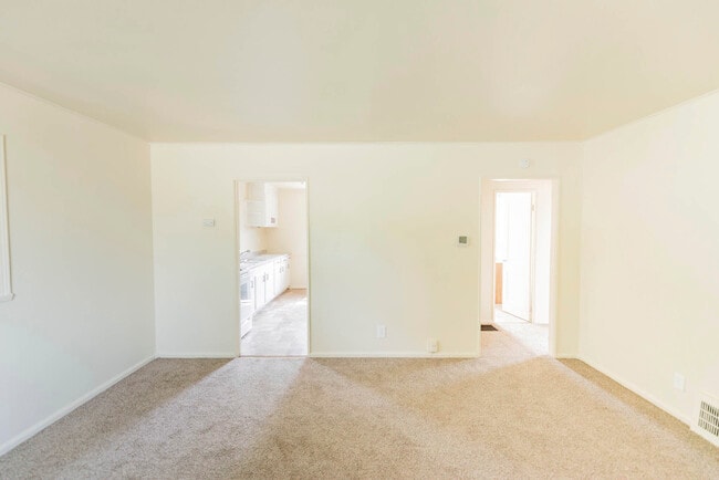 Photo - 1908 Taft Ave NE