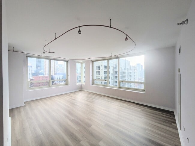 Photo - 33 W Ontario St Unidad 20F