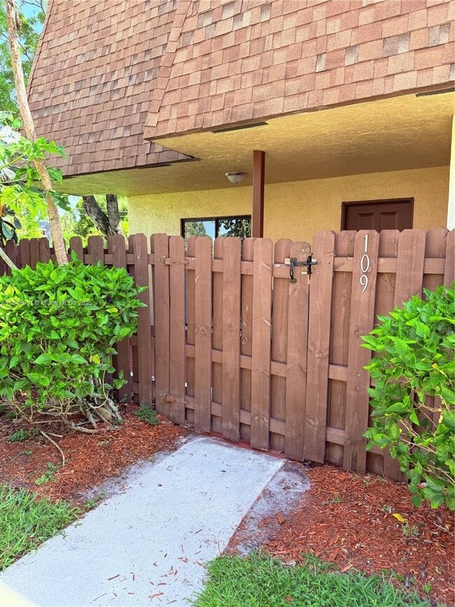 Building Photo - 109 San Remo Blvd Rental