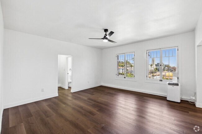 Studio - 550SF - Living Room