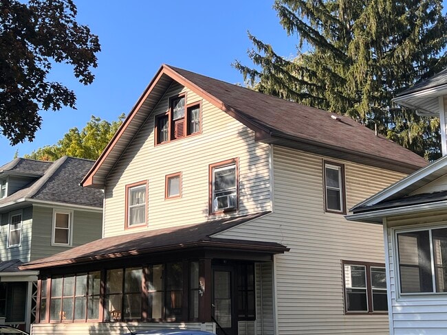 Photo - 364 Ravenwood Ave