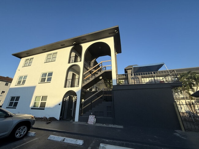 Photo - 1100 NE 9th Ave Unidad 103