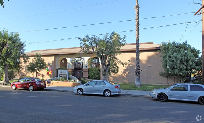 Carlyle Court Apartment Homes - Carlyle Court Apartment Homes