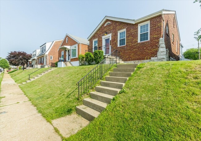 Photo - 6525 Tholozan Ave