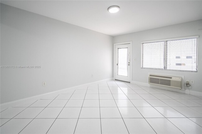 Photo - 7640 Carlyle Ave Unidad 4A