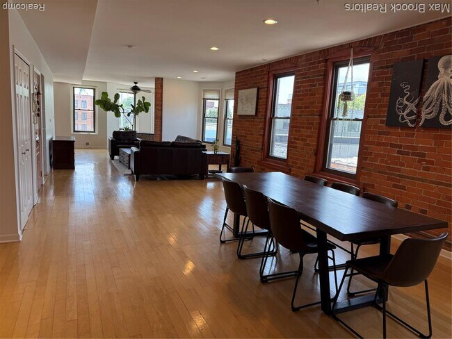 Photo - 4120 Cass Ave Unidad 3