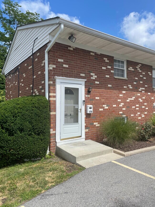 17 Alpine Dr Townhome For Rent in Wappingers Falls, NY