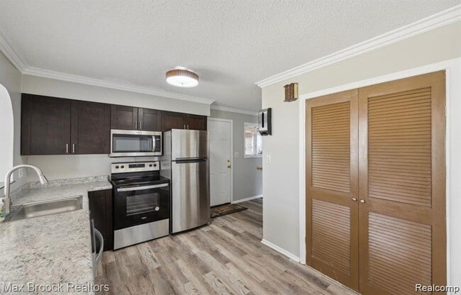 Photo - 40960 W 10 Mile Rd