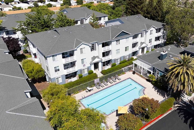 Building Photo - The Carlyle Rental