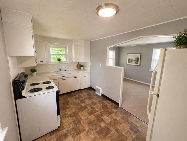 Building Photo - 517 Liberty St Unit Garage (REAR) Apt W77