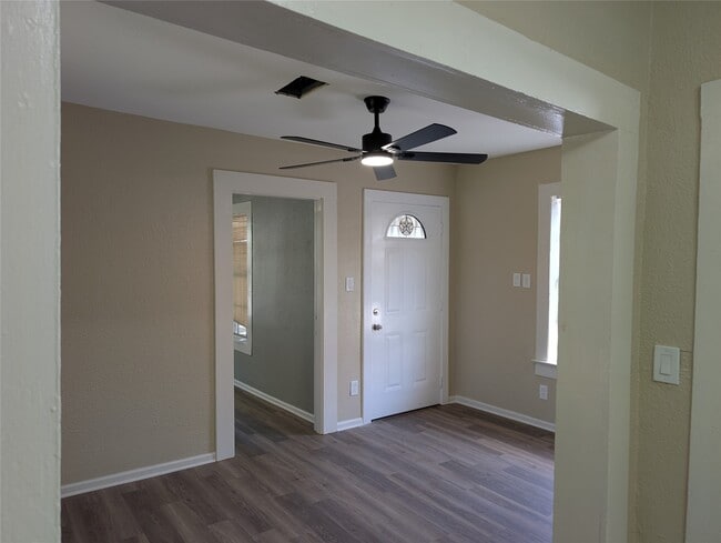 Photo - 7116 Avenue F