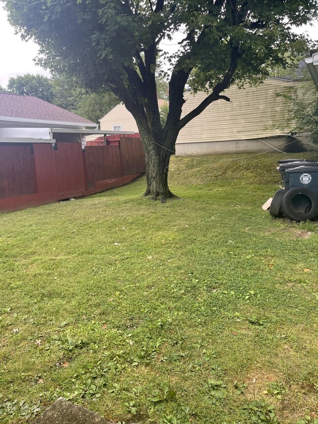 Photo - 887 Kickapoo Ave