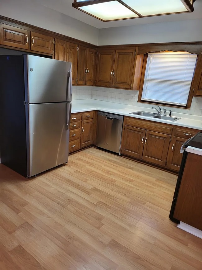 Photo - Spacious 4 Bed, 2.5 Bath Home with Fireplace & Garage in Independence, MO