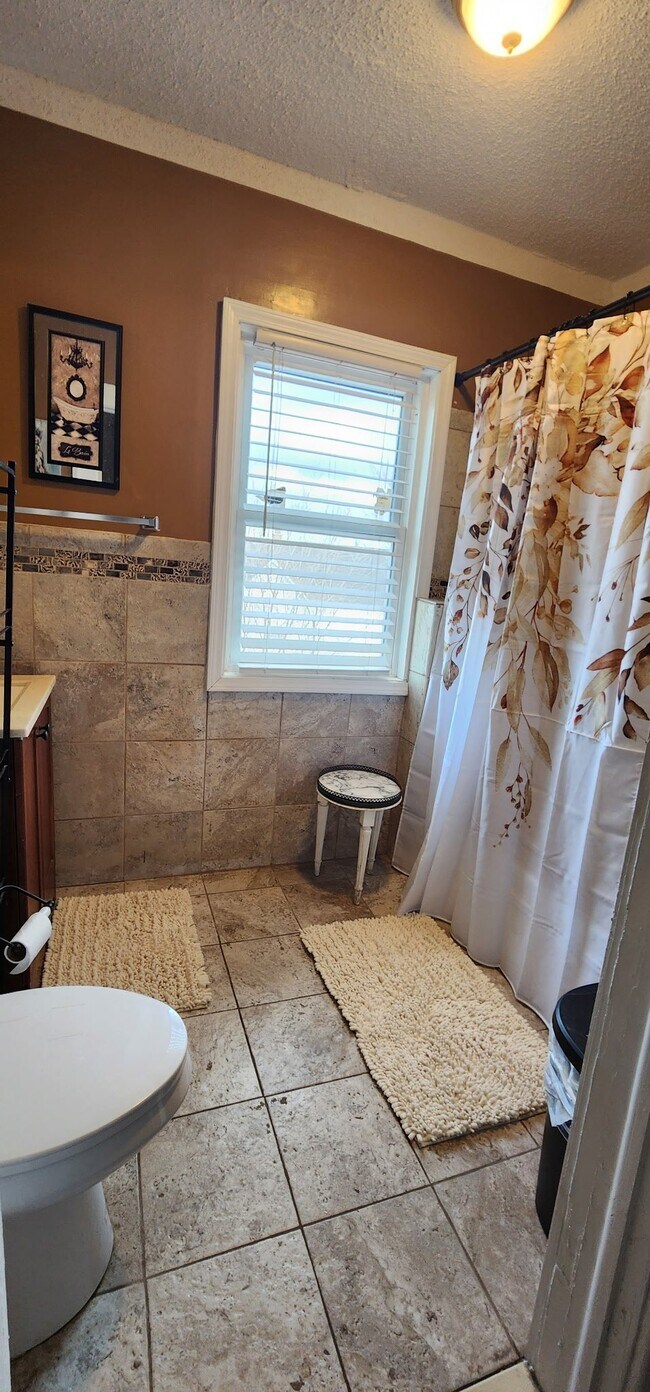 Photo - 8410 Brush St