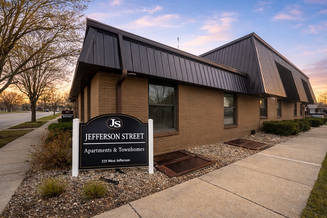 Building Photo - Plymouth Unit 10