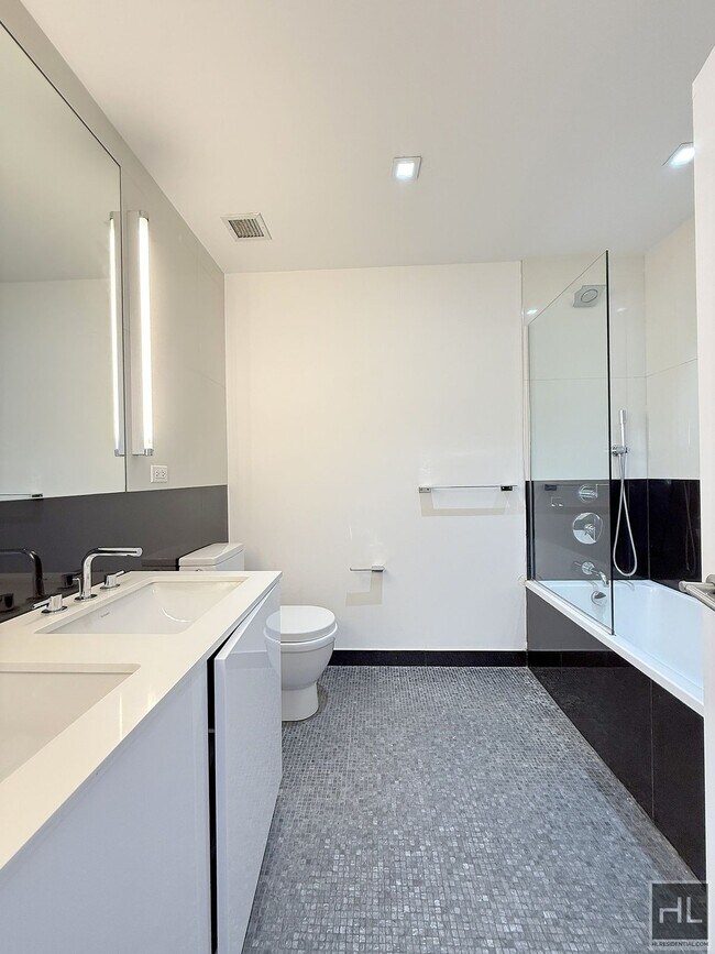 Photo - NO fee Sunny 1 bedroom 1 bathroom with was... Unit 14H