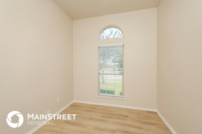 Photo - 328 Willow Creek Dr