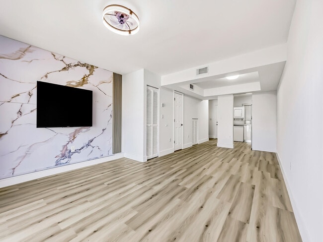 Building Photo - 2925 W 80th St Unit 208