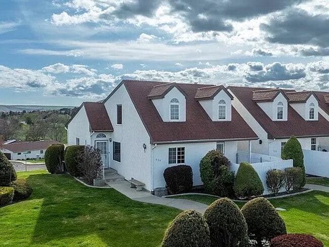 Photo - Move-In Special: $1000 off first month's r...