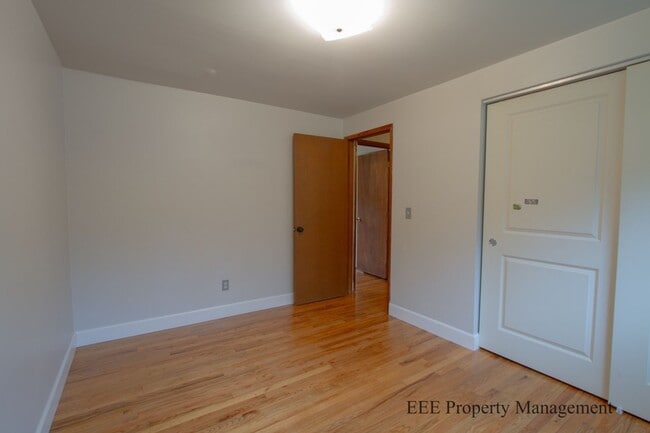 Photo - Bellevue Home in Phanton lake Area