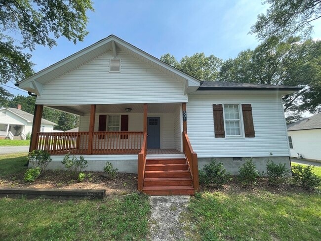 Updated Kannapolis Bungalow – Modern Charm... - Updated Kannapolis Bungalow – Modern Charm... House
