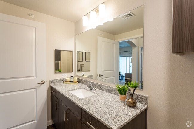 1 BR, 1 BA 625 SF