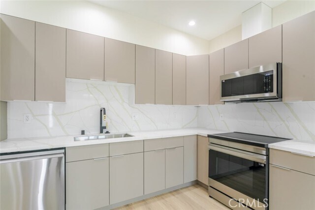 Photo - 11120 Emelita St