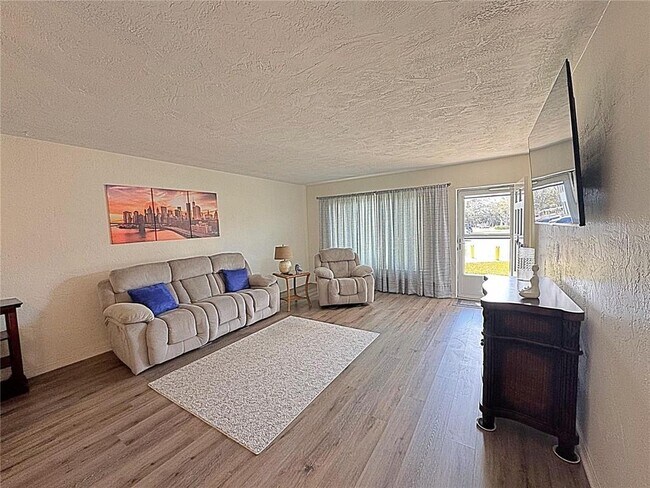 Photo - 2001 World Pkwy Blvd Unit 7