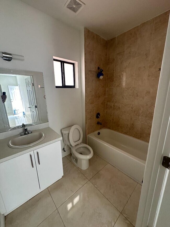 Photo - 241 E 6th St