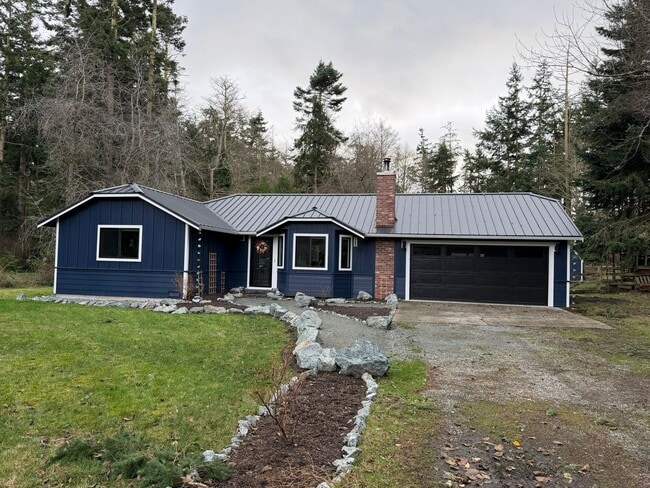 Building Photo - Lovely Single Level Rambler with Custom Finishes and Pet Friendly!