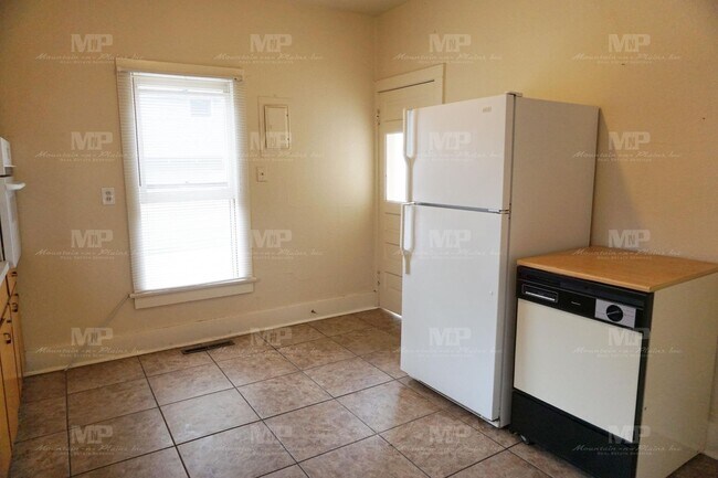 Photo - 642 S Meldrum St