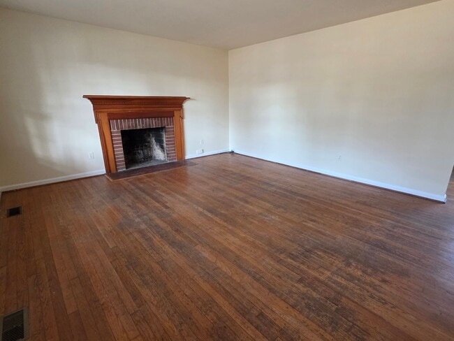 Photo - Move In Ready 3bd, 1.5bath Brick Ranch