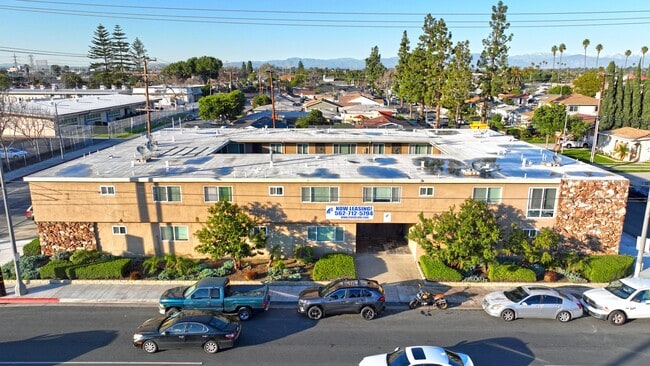 Building Photo - Del Amo Apts