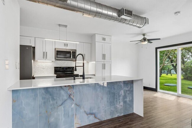Building Photo - 100 Lido Cir Unit H2