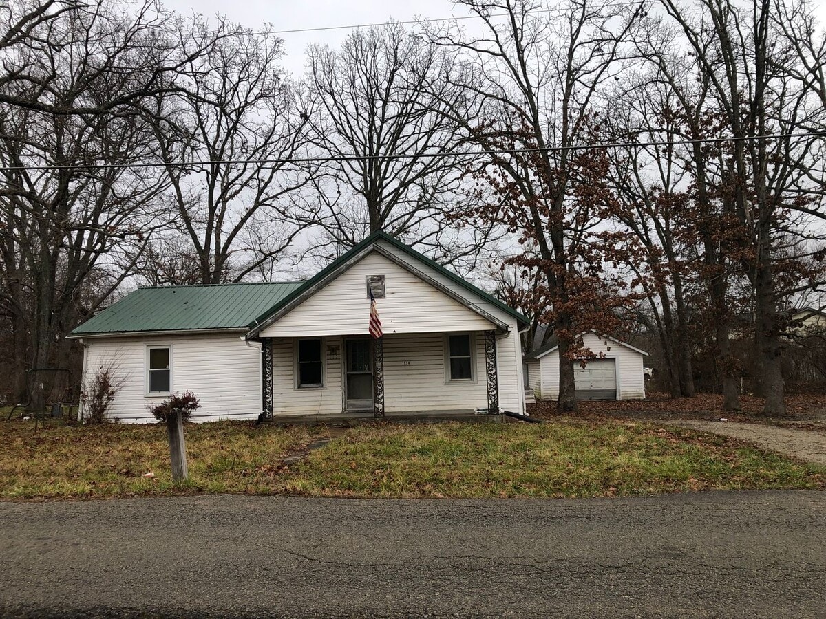 BISMARCK 4 BEDROOM WITH DETACHED GARAGE House House Rental in