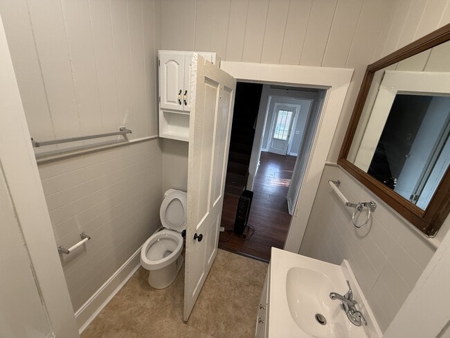 Photo - 301 N 7th St