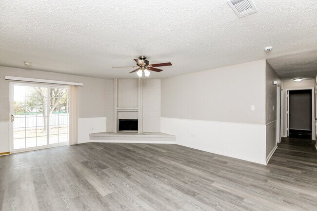 Photo - 2321 Oakside Dr