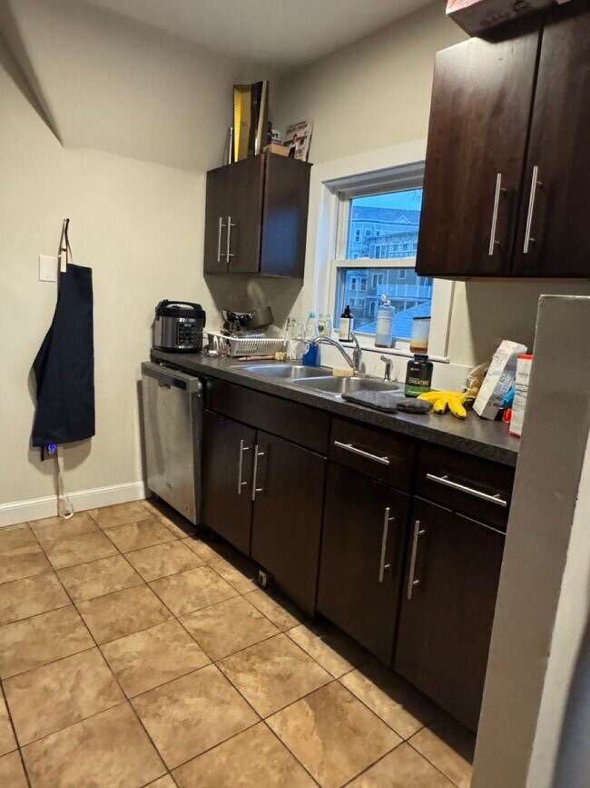 Photo - 839 Parker St