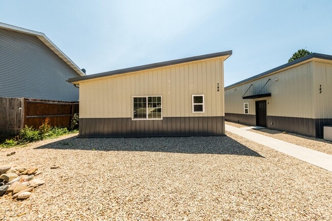 Photo - 744 E Loucks St Unidad 744 E Loucks St